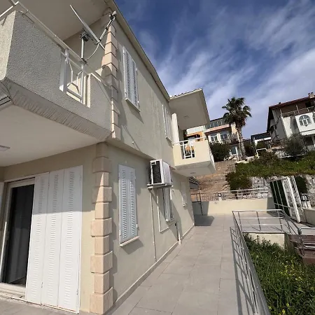 펜션 Stylish 3br Duplex With Sea View In 쿠사다시