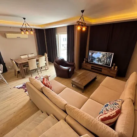 펜션 Stylish 3br Duplex With Sea View In 쿠사다시