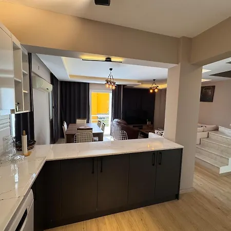 Stylish 3br Duplex With Sea View In * 쿠사다시