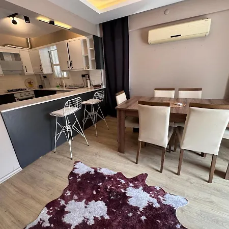 Stylish 3br Duplex With Sea View In 펜션 쿠사다시