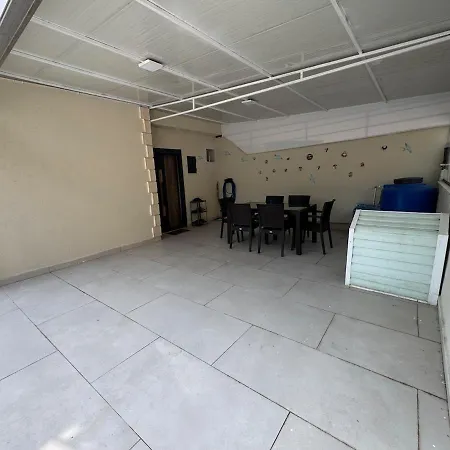 펜션 Stylish 3br Duplex With Sea View In 쿠사다시