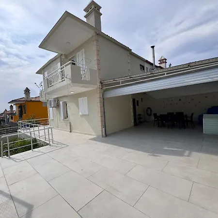 펜션 Stylish 3br Duplex With Sea View In *